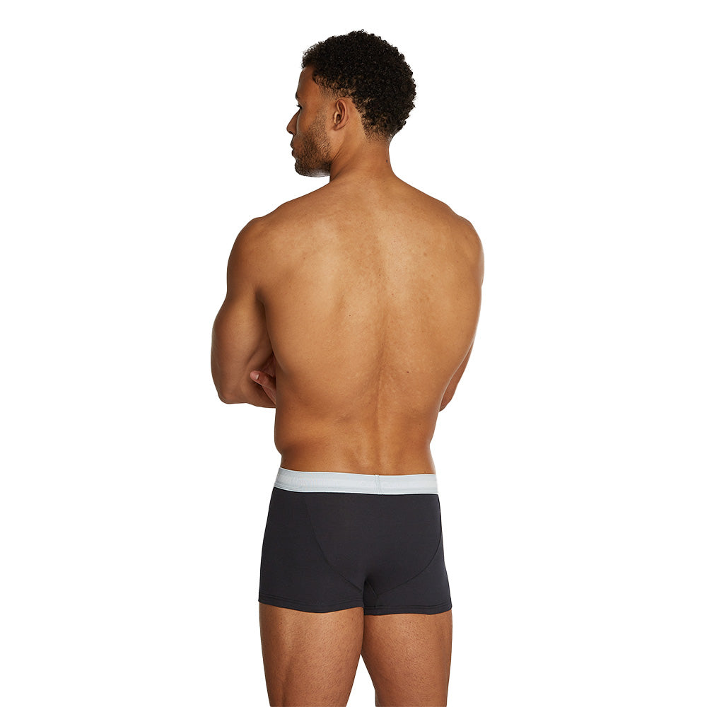 calvin-klein-mens-boxer-trunks-on-model-back