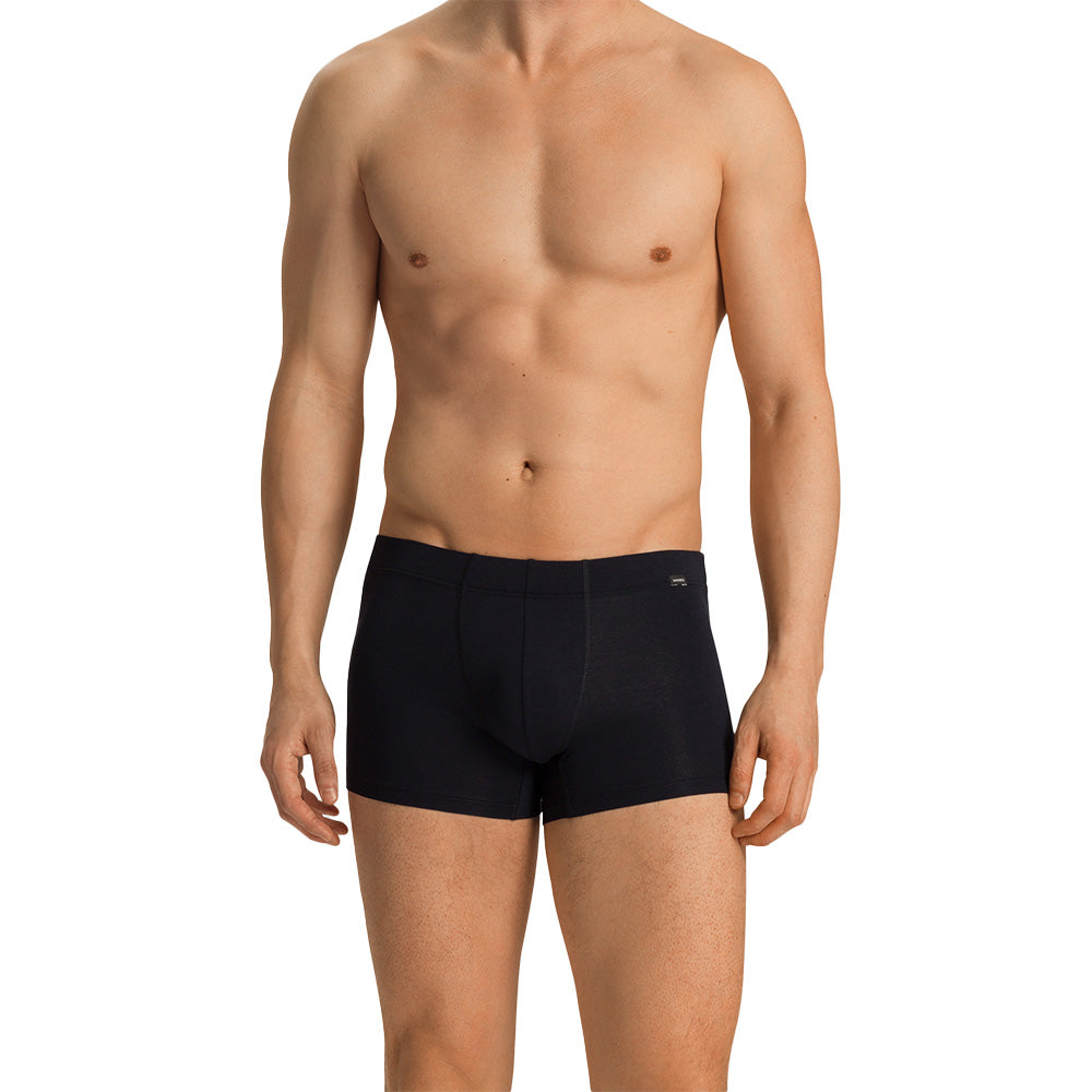 hanro-mens-boxer-trunk-black-front