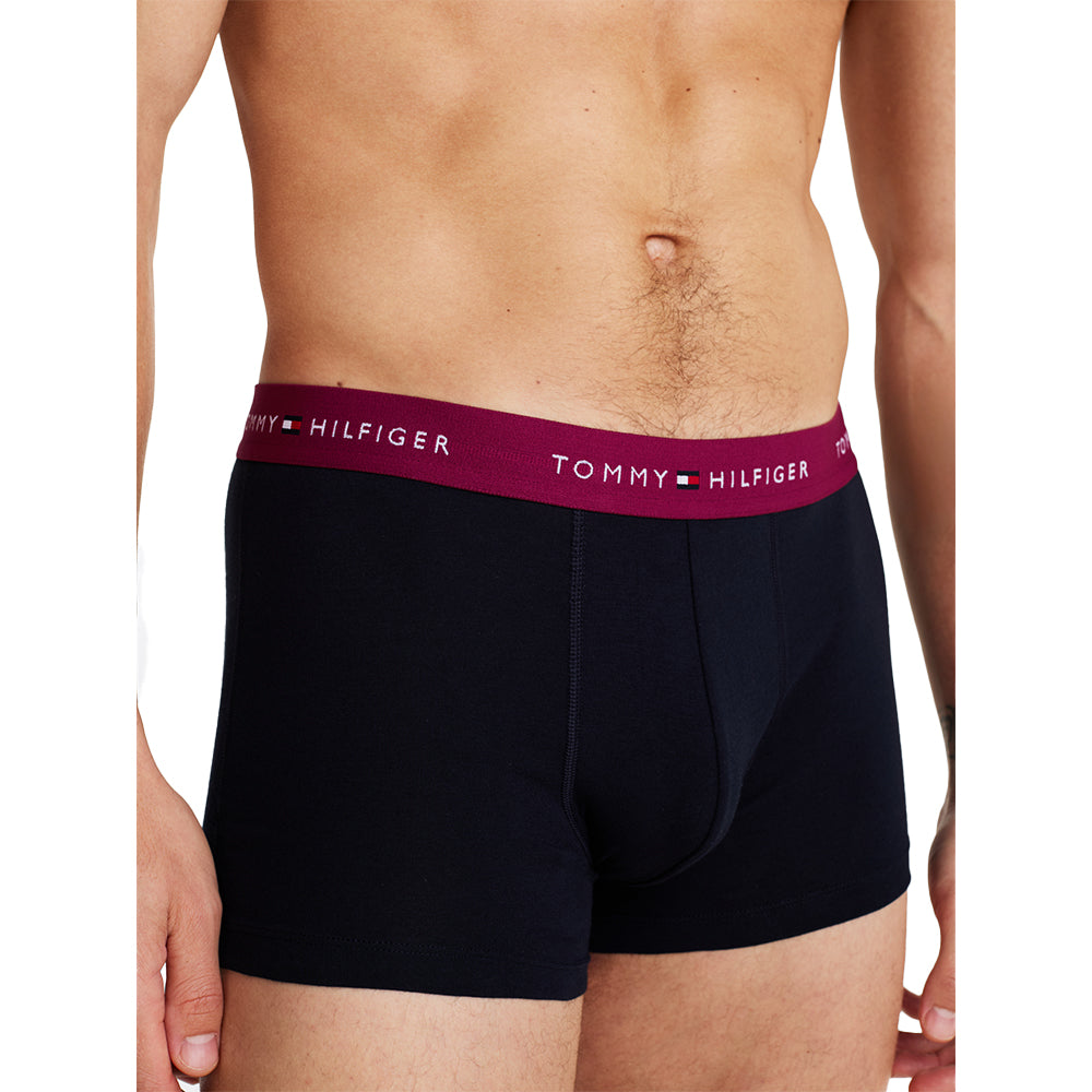 tommy-hilfiger-mens-cotton-boxer-trunk-navy-with-pink-model-shot-close-up