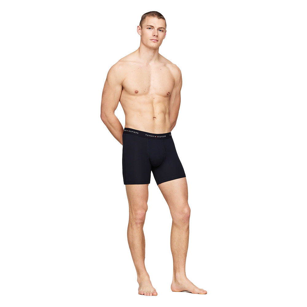 tommy-hilfiger-mens-boxer-briefs-navy-on-model