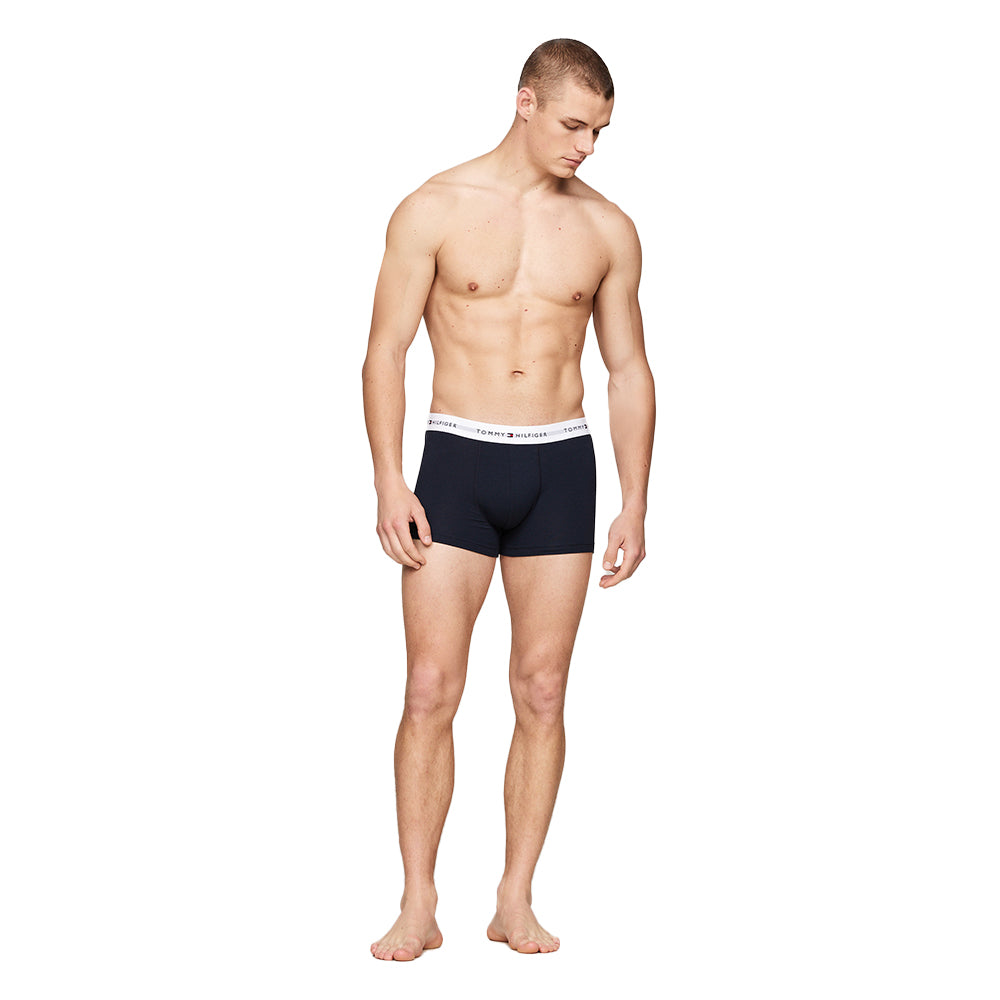 tommy-hilfiger-mens-boxer-trunks-model-front