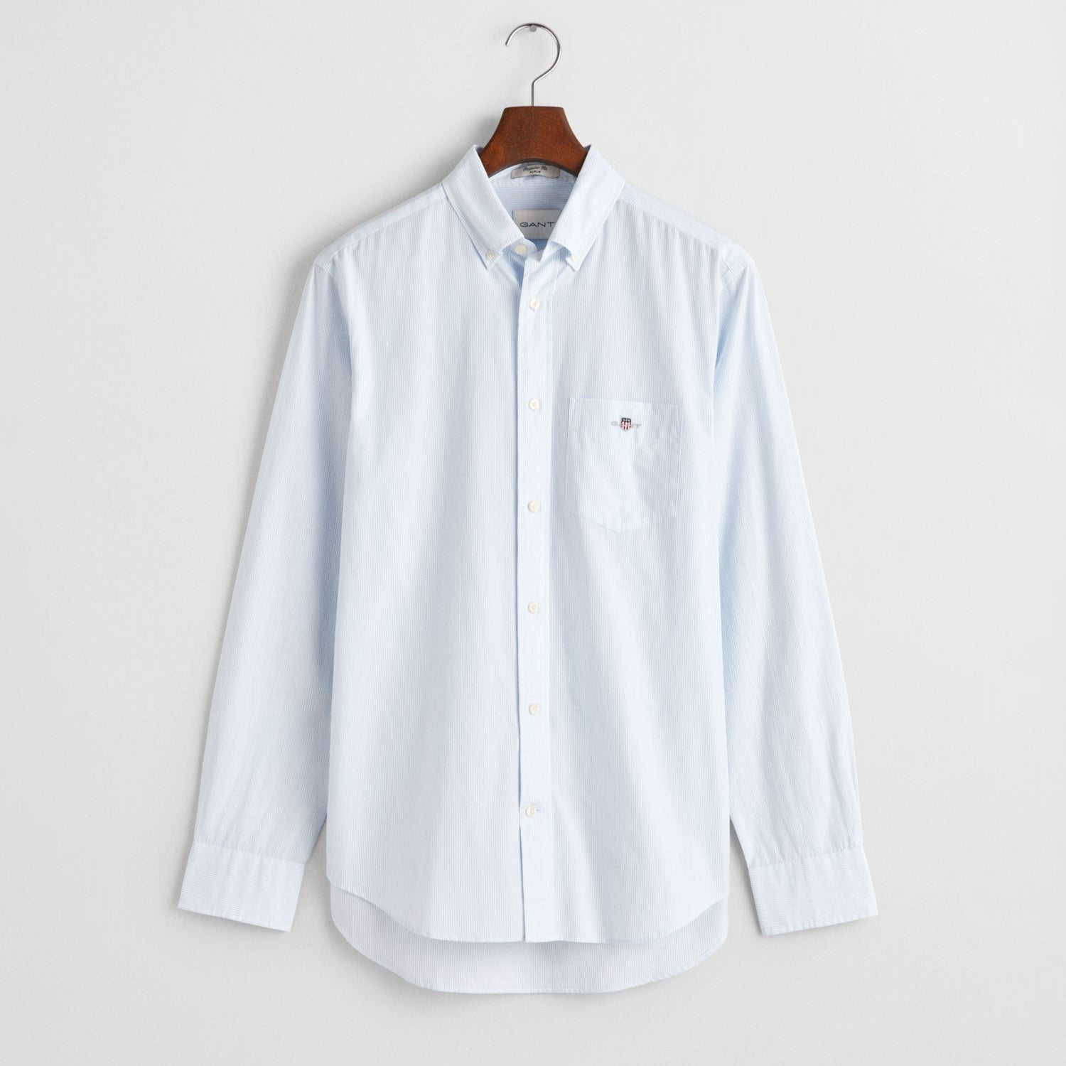 GANT men's reg classic Poplin Banker Shirt in Light blue